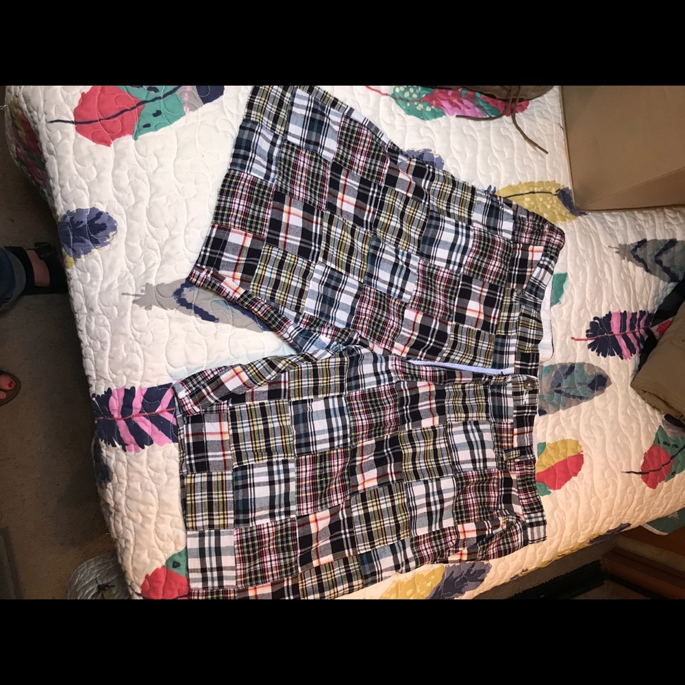 Men’s plaid golf shorts